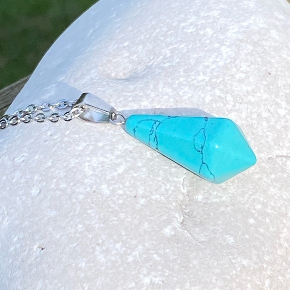 Turquoise Howlite Natural Gemstone hexagon pendulum necklace - Picture 6 of 7